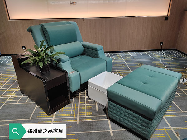 顧客在做足療和按摩時(shí)，優(yōu)秀的技師從來(lái)不問(wèn)力度怎么樣